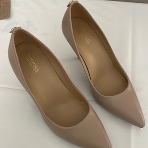 Michael Kors pumps size 5.5
